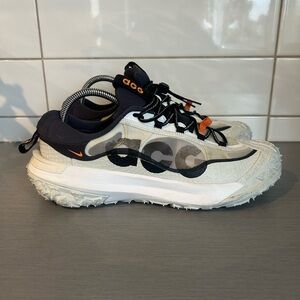Nike ACG Mountain Fly 2 Low Trail Shoes - Black and White
